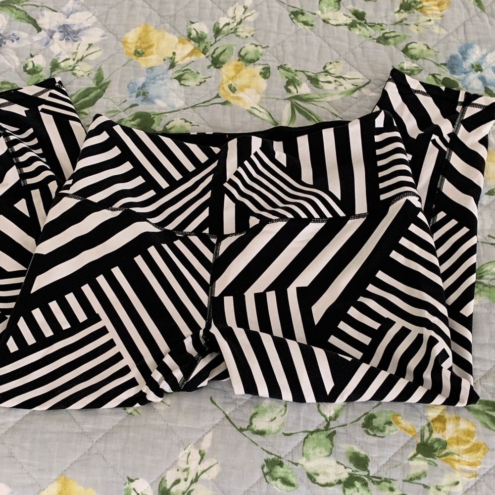 Victoria's Secret Black and White Geometric Leggings